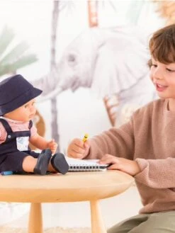 Poupée Augustin Petit Artiste - COROLLE Bleu Marine - Corolle -Périphériques Pour Enfants poupee augustin petit artiste corolle 4